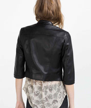 Load image into Gallery viewer, Zeed Hugs Kitten Graphic Tee