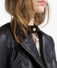 Load image into Gallery viewer, Zeed Hugs Kitten Graphic Tee