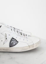 Load image into Gallery viewer, حذاء رياضي برقبة منخفضة
