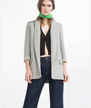 Load image into Gallery viewer, Btriped Contrast-Neck Tee

